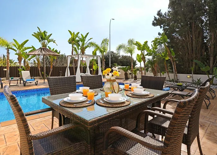 Villa Lara - 3Bed Bangalow With Large Pool