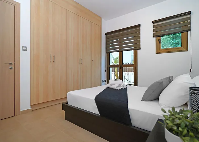 Villa Lara - 3Bed Bangalow With Large Pool