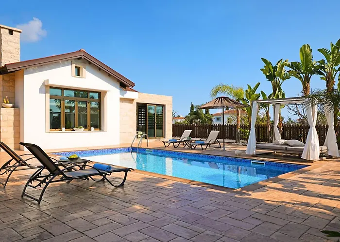 Villa Lara - 3Bed Bangalow With Large Pool